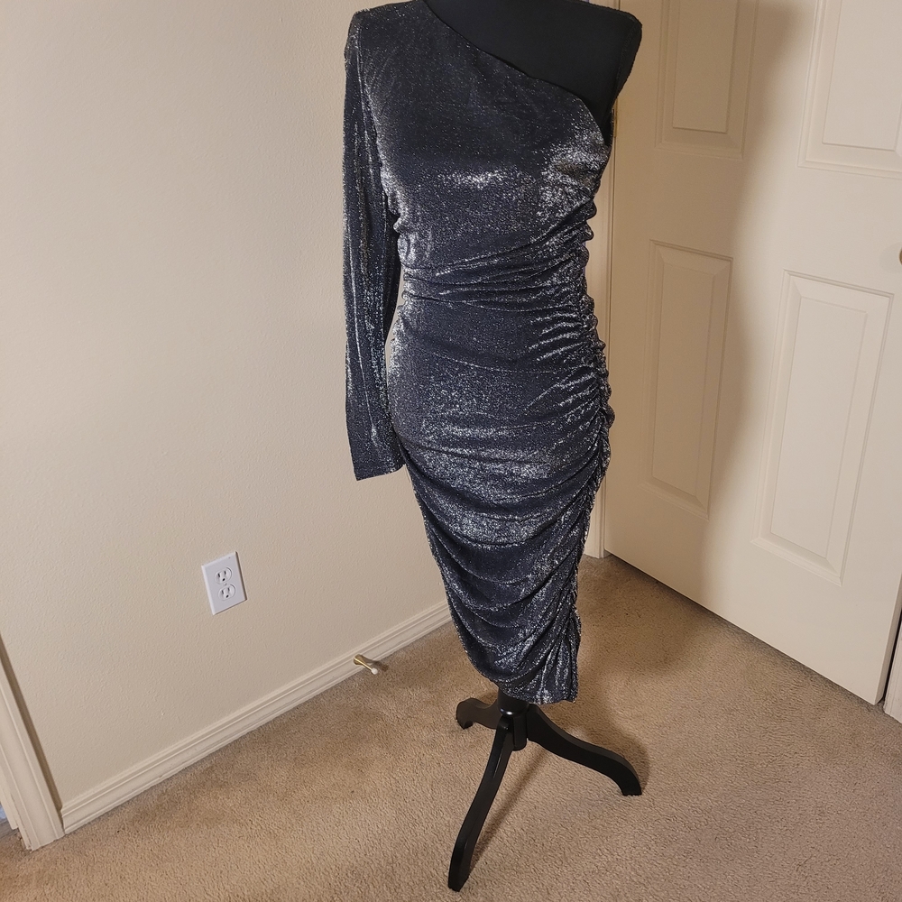 ANDREE BY UNIT One-Shoulder Metallic Charcoal Ruched Dress